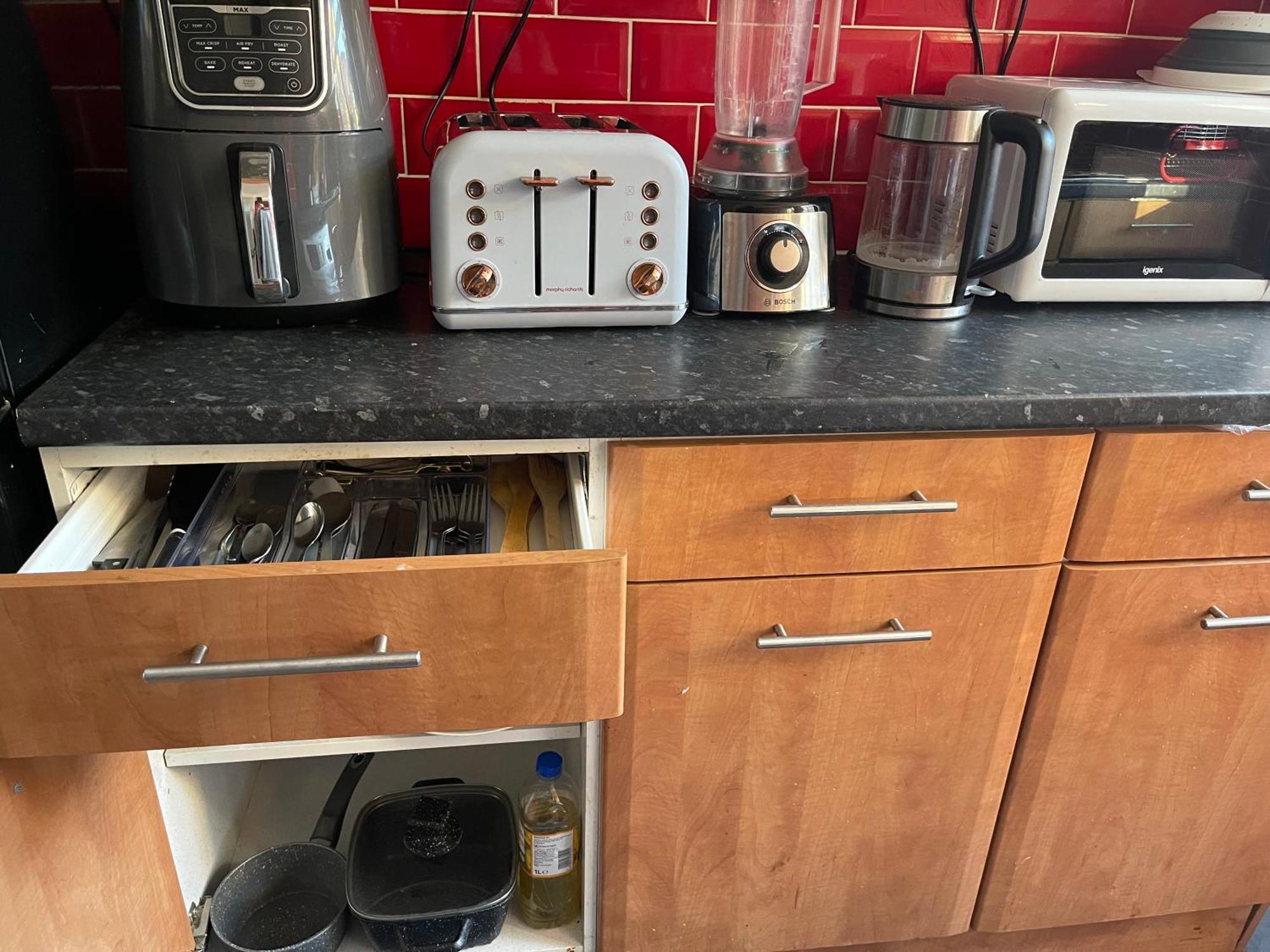 Room With King Size Bed And Shared Kitchen Raynes Park Eksteriør bilde